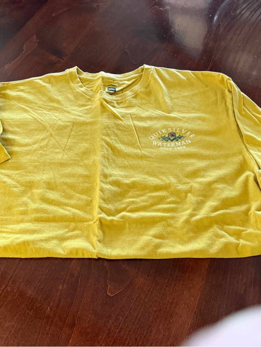 Quiksilver Yellow Waterman mermaid men’s XL  T-Shirt, EUC